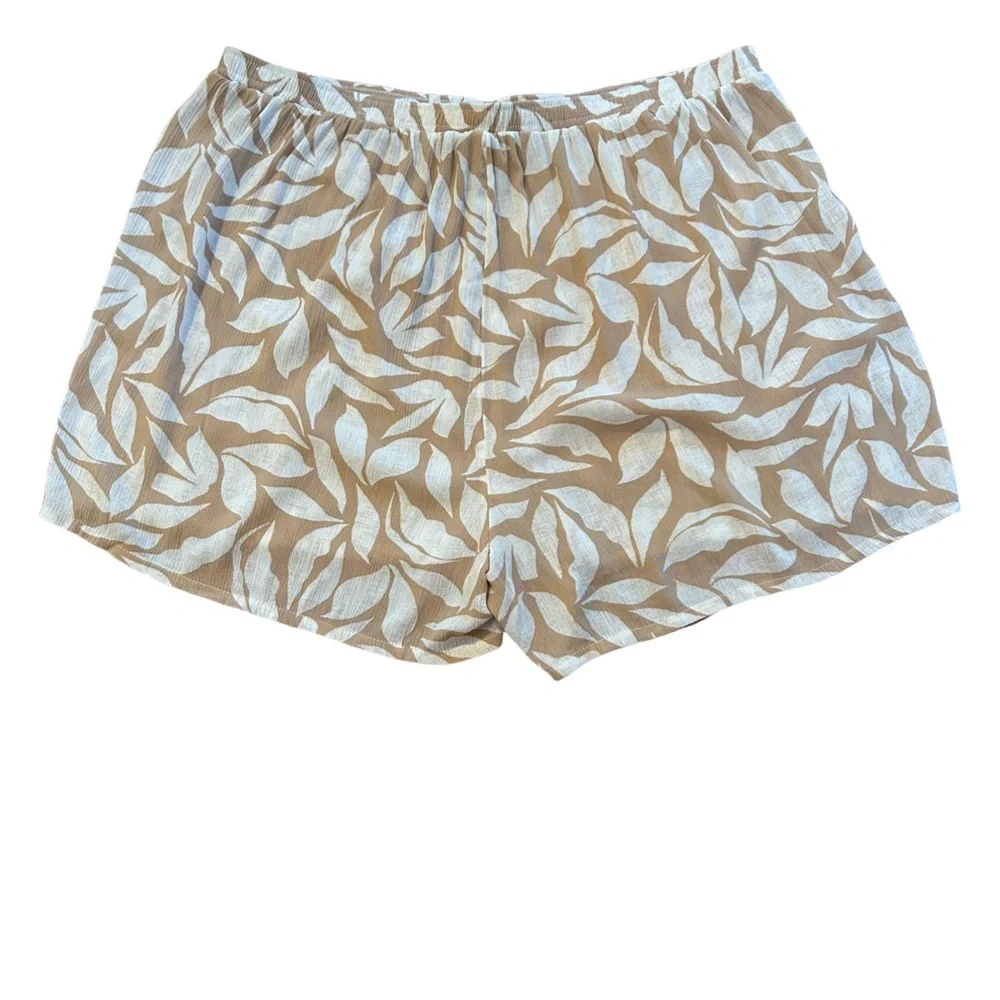 Torrid 2 High Rise Gauze Cargo Shorts Beige Leaf 5” EUC - Picture 2 of 10